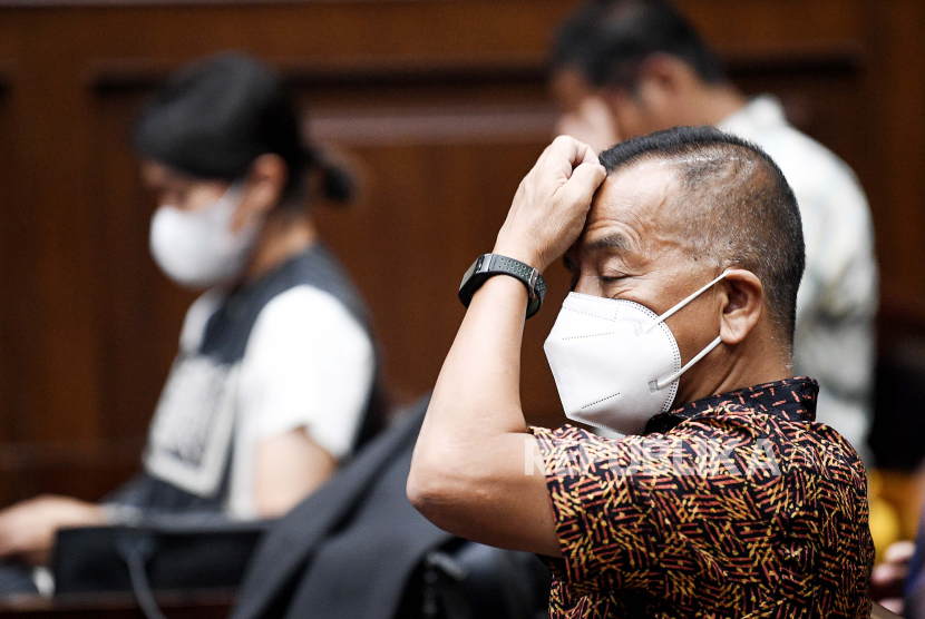 Emirsyah Satar, mantan Direktur Utama PT Garuda Indonesia, menghadiri sidang kasus dugaan korupsi pengadaan pesawat CRJ-1000 dan ATR 72-600 di Pengadilan Tipikor Jakarta, Senin (22/1/2024). Agenda sidang tersebut mendengarkan keterangan tiga saksi. (Foto: ANTARA FOTO/M Risyal Hidayat).