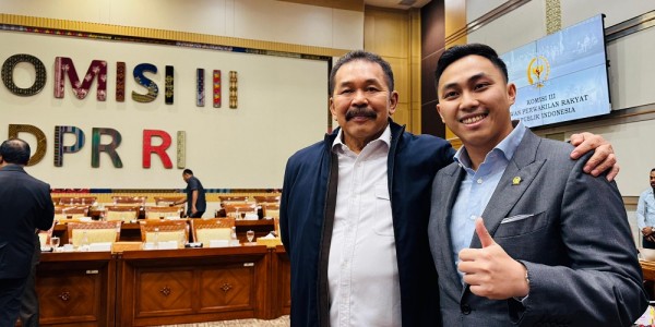 Anggota Komisi III DPR RI, Stevano Rizki Adranacus, bersama dengan Jaksa Agung ST Burhanuddin (www.telusur.co.id).