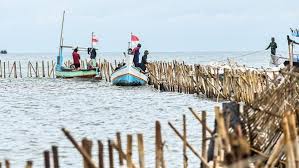 Pagar Laut Misterius Sepanjang 30,16 KM di Tanggerang (Sumber Gambar: detikNews)