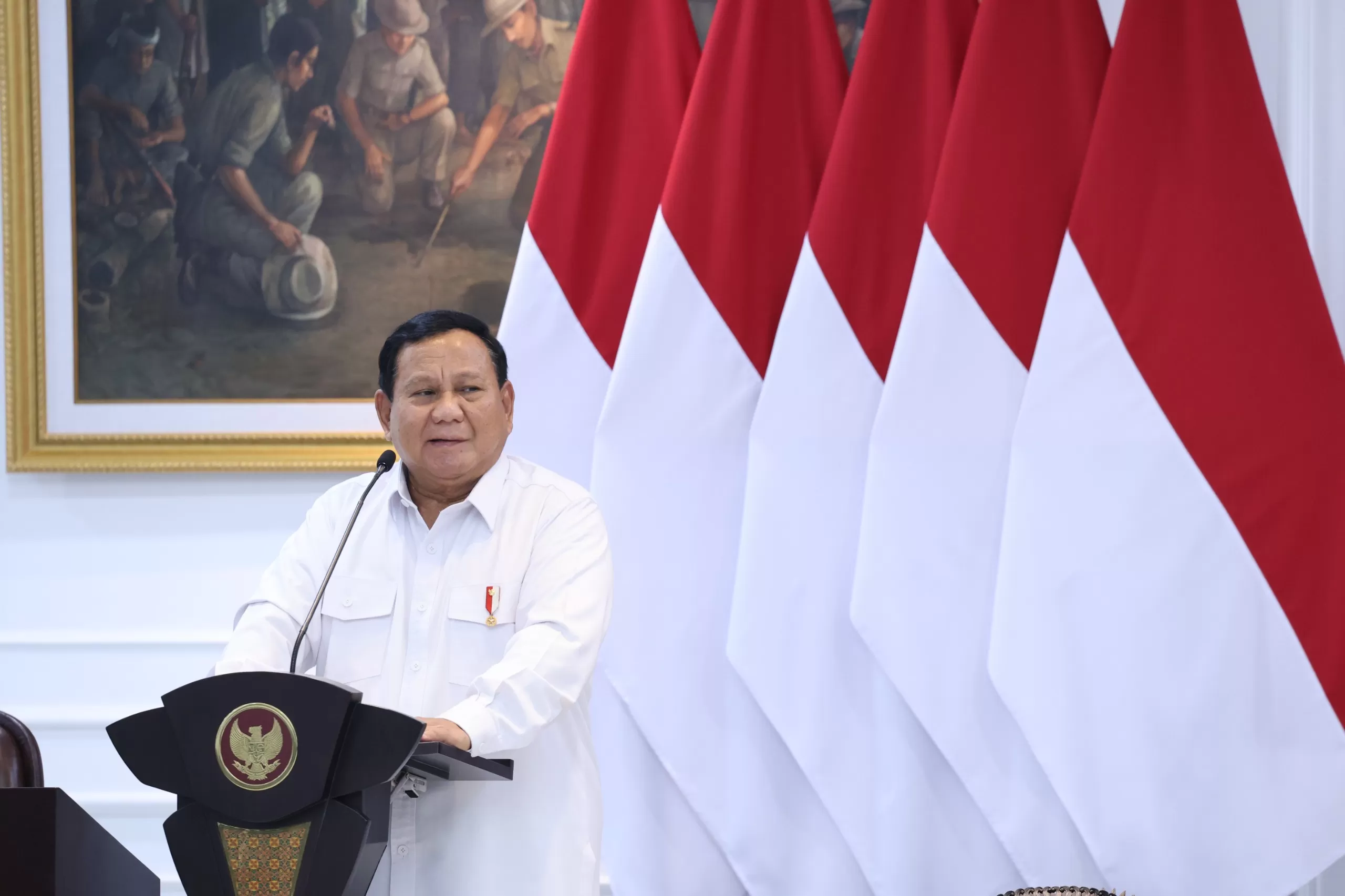 Prabowo membuka Sidang Kabinet Paripurna yang dihadiri oleh Menteri dan Wakil Menteri Kabinet Merah Putih di Kantor Presiden, Istana Negara, Jakarta, pada Rabu (22/1).