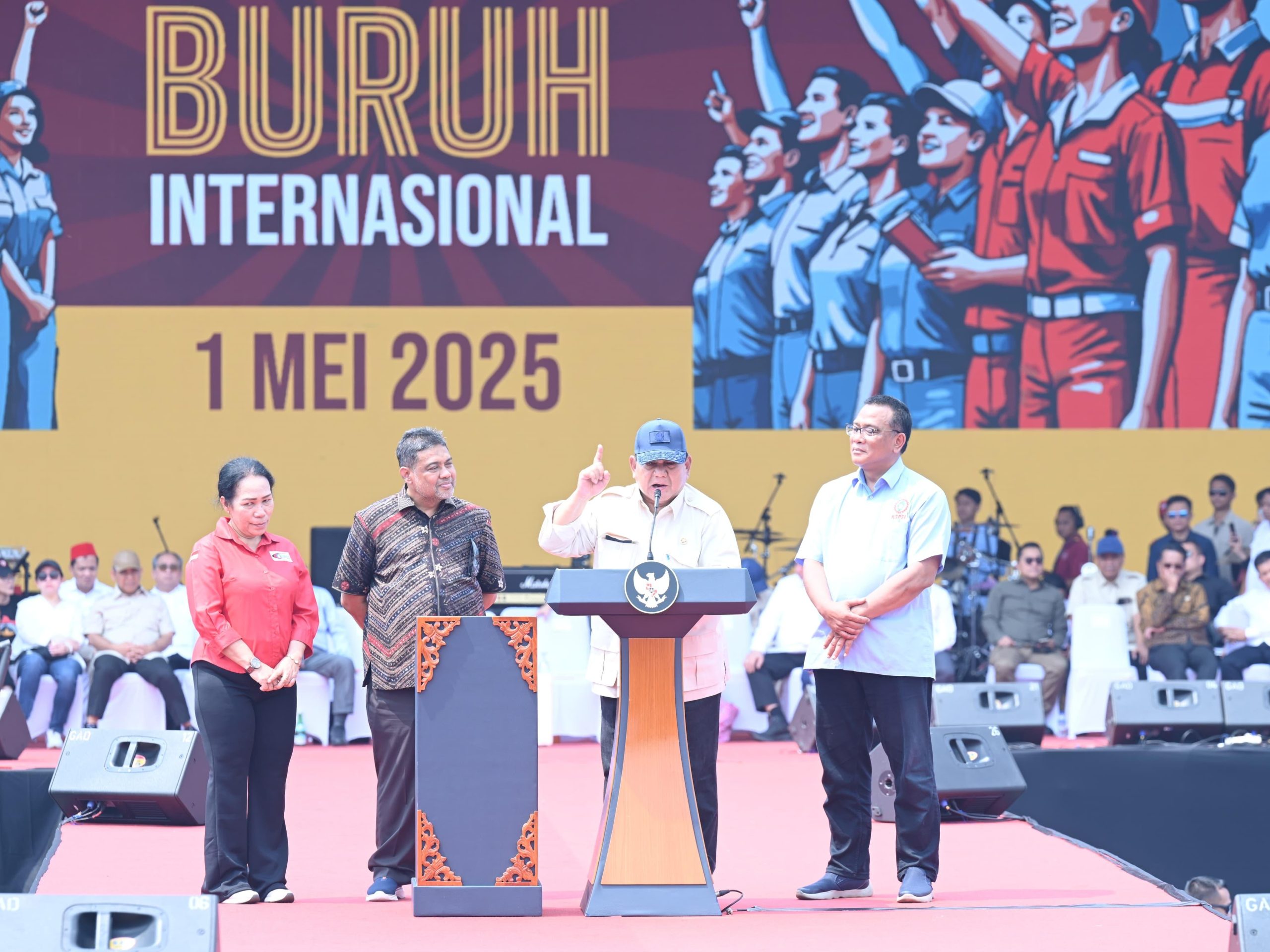 Presiden Republik Indonesia Prabowo Subianto dihadapan Ribuan Para Buruh dalam Memperingati Hari Buruh Internasional (Sumber Gambar: setneg.go.id)